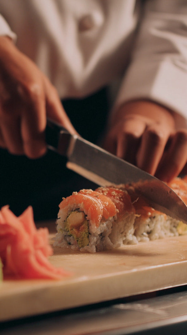 Sushi Chef Preparing Sushi Rolls — Stock Photo