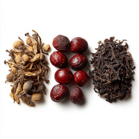 Displays A Collection Of Spices And Tea Leaves Arranged In A Visually Appealing Manner On A White Background — Stock Photo