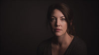 A Woman In A Portrait Captured From A Side Angle Against A Black Background — Stock Photo