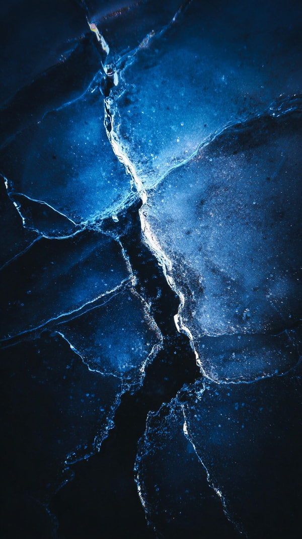 Cracked Ice With Blue Background — Stock Photo