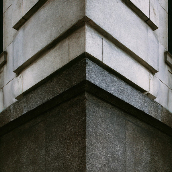 Architectural Detail In Urban Setting — Stock Photo