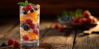 A Refreshing Raspberry Mint Gin Fizz Garnished With Fresh Berries Served In A Tall Glass On A Wooden Table — Stock Photo