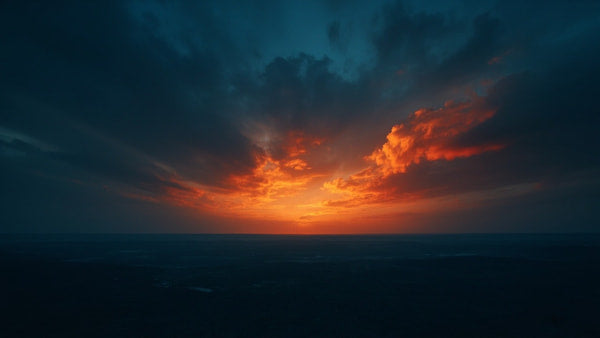 Awe Inspiring Sunset Sky With Clouds Set Against A Dark Blue Background — Stock Photo