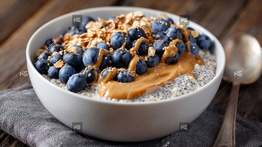 Bowl Of Blueberries Topped With Granola And Drizzled With Honey On A Wooden Table — Stock Photo