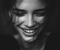 Close Up Portrait Of A Woman With A Radiant Smile Captured From A Side Angle Against A Blurred Background — Stock Photo