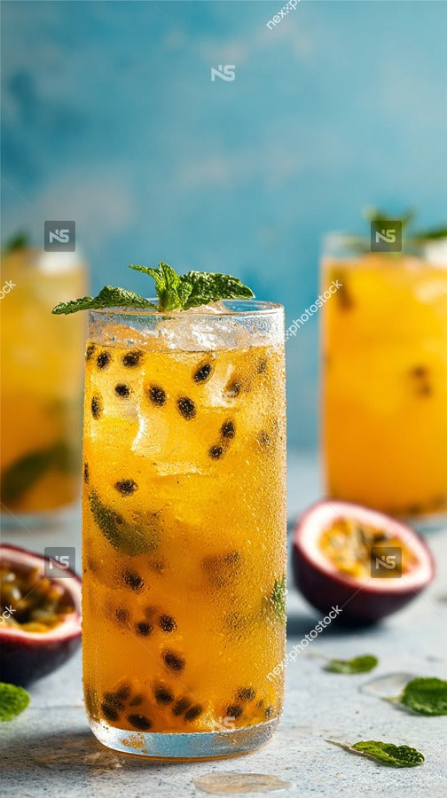 A Refreshing Drink Made From Fresh Fruit And Mint Leaves Served In A Glass With Ice Cubes — Stock Photo