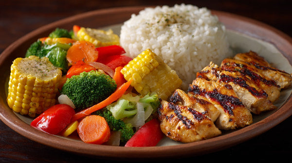 A Plate Of Chicken Rice Corn Broccoli Carrots And A Side Of Rice — Stock Photo