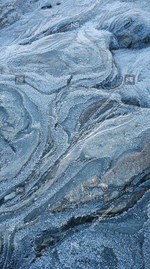 Displays A Close Up View Of A Rocky Surface With Rough Wavy Patterns Resembling Water Ice — Stock Photo