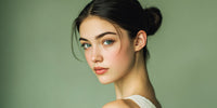 A Woman With Blue Eyes And Dark Hair Is Captured In An Intimate Portrait Looking Directly Into The Camera — Stock Photo