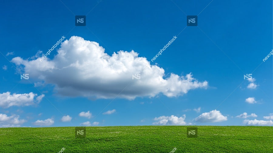 Fluffy Clouds Against Blue Sky — Stock Photo
