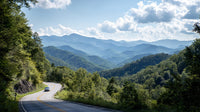 Showcases A Picturesque Mountain Road With A Winding Highway Cutting Through The Lush Greenery Of The Mountains — Stock Photo