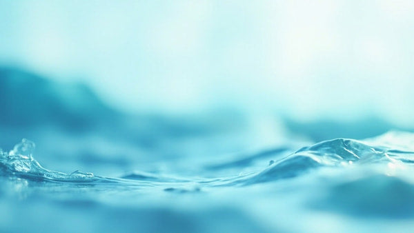 Water Droplets In Motion — Stock Photo