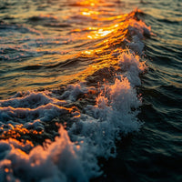 Sunset Ocean Waves With A Reflection Of The Sun On The Water S Surface Captured From A Distance — Stock Photo