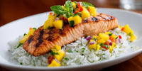 Delicious Grilled Salmon Served On A Bed Of Rice And Garnished With Fresh Herbs And Colorful Vegetables — Stock Photo