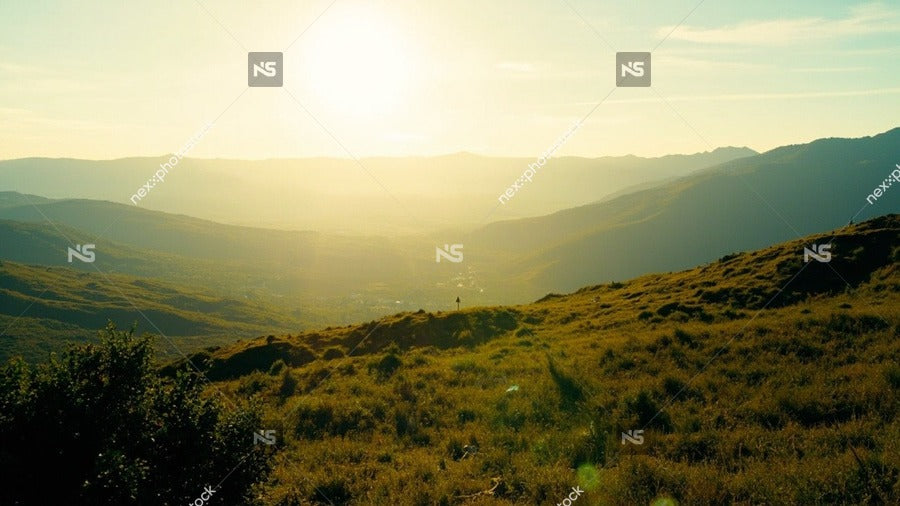 A Picturesque Sunset View From A Hilltop With Mountains In The Background And A Clear Sky Above — Stock Photo