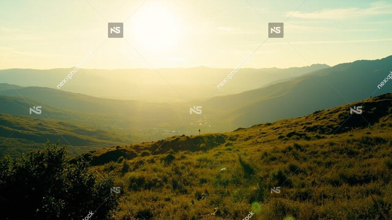 A Picturesque Sunset View From A Hilltop With Mountains In The Background And A Clear Sky Above — Stock Photo