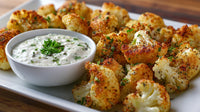 Crispy Cauliflower Florets With Dip Served On A White Plate Garnished With Parsley And A Sprinkle Of Paprika — Stock Photo