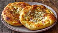 Three Slices Of Cheese Pizza On A Wooden Plate With Seasoning Sprinkled On Top Placed On A Wooden Table — Stock Photo