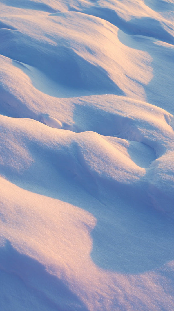 Snow Covered Mountain Landscape With A Clear View Of Snow Capped Mountains And Valleys Showcasing The Beauty Of Nature In Winter — Stock Photo