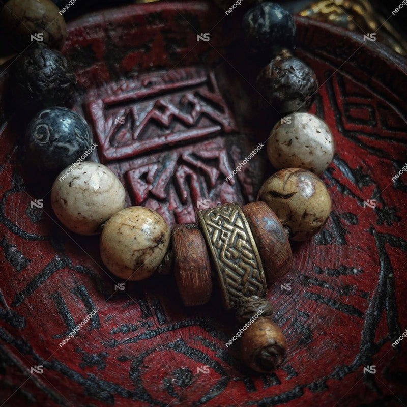 Antique Beaded Bracelet With Celtic Knot Design A Variety Of Stones And Metals Displayed On A Red Tray — Stock Photo