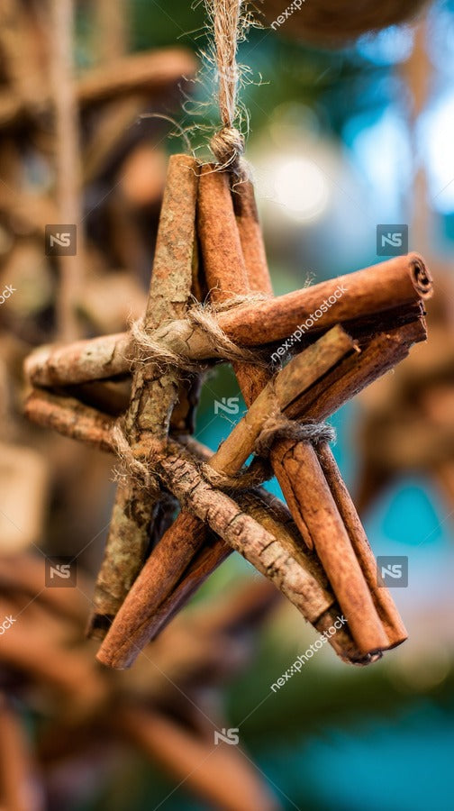 Cinnamon Star Ornament Made From Cinnamon Sticks Hung On A Christmas Tree As A Festive Decoration — Stock Photo
