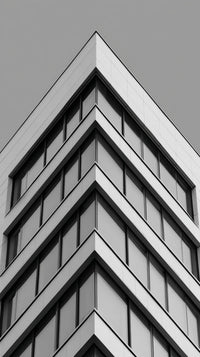 Skyscraper With Reflective Windows — Stock Photo