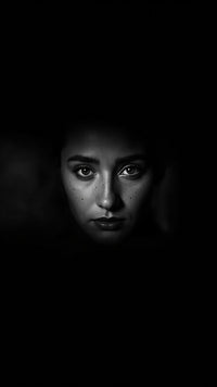 Black And White Portrait Of A Woman With A Serious Expression Captured In A Close Up Shot From A Side Angle — Stock Photo