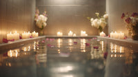 Shows A Serene Indoor Setting With A Focus On A Bathtub Filled With Water And Adorned With Lit Candles — Stock Photo