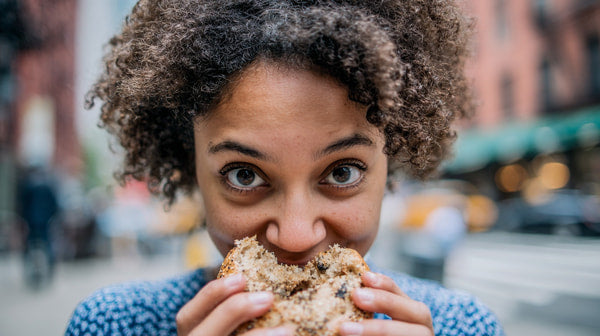 A Young Woman Enjoying A Snack In An Urban Setting — Stock Photo