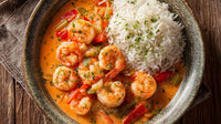 A Bowl Of Shrimp Curry With Rice Served In A Blue And White Bowl On A Wooden Table — Stock Photo
