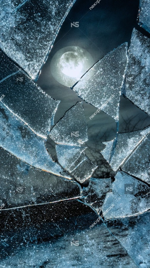 Shattered Glass With Moonlit Background — Stock Photo