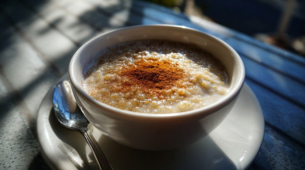 Oatmeal With Cinnamon In A Bowl — Stock Photo