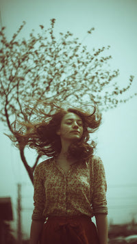 A Woman With Red Hair Is Captured In A Portrait Standing Outdoors During Springtime — Stock Photo