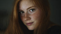 A Young Woman With Red Hair And Freckles Is Captured In A Close Up Portrait Exuding An Air Of Youthful Beauty — Stock Photo