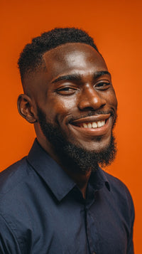 A Bearded Man Is Captured In A Portrait Smiling Towards The Camera — Stock Photo