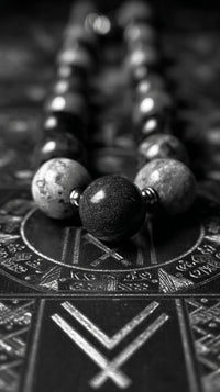 A Beaded Rosary With A Black And White Marble Bead Resting On A Chessboard — Stock Photo