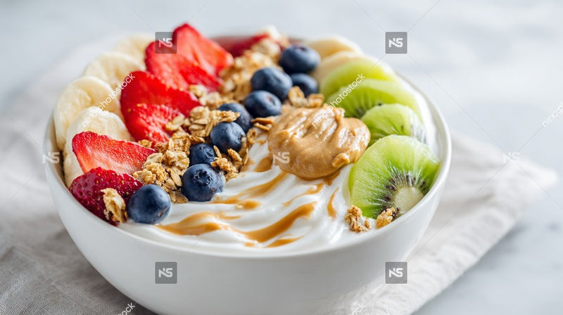 A Bowl Of Yogurt Parfait With Granola Fruits And A Drizzle Of Honey On A Table — Stock Photo