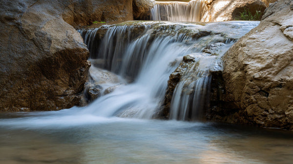 Waterfall Cascading Through Rocky Canyon — Stock Photo