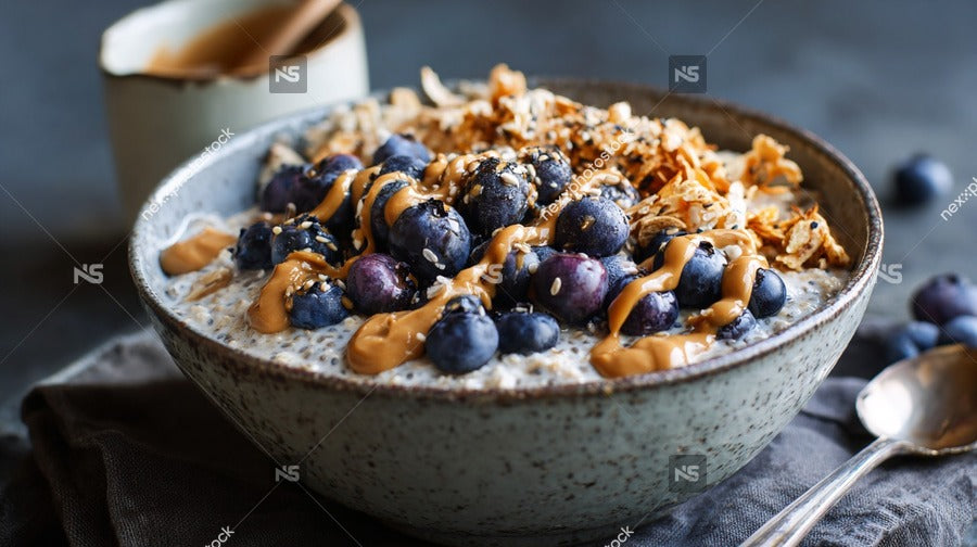 A Bowl Of Blueberries And Coconut Yogurt Topped With Honey Placed On A Table — Stock Photo