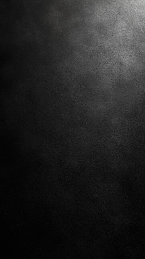 Black And White Photo Of A Person Standing In Front Of A Dark Background — Stock Photo
