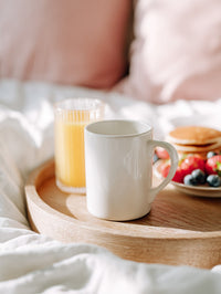 A Cozy Morning Breakfast Scene With A Tray Of Food And Drinks On A Bed — Stock Photo
