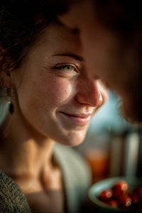 A Close Up Portrait Of A Person With A Warm Smile Looking Directly At The Camera — Stock Photo