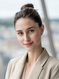 Shows A Woman Posing For A Portrait — Stock Photo