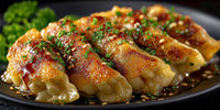 Shows A Plate Of Food Consisting Of What To Be Fried Dumplings Wontons Garnished With Sesame Seeds And Green Onions — Stock Photo