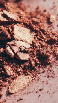 Glittery Gold Makeup Powder Spilled Onto A White Surface — Stock Photo