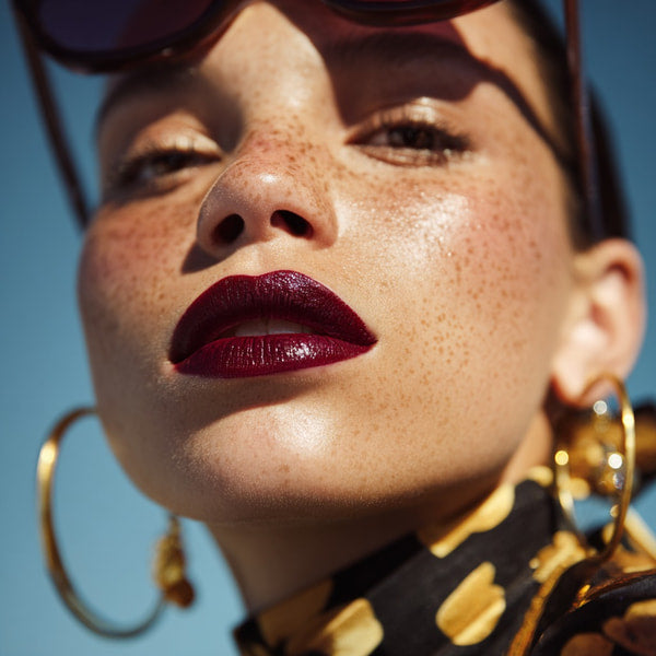 A Woman Wearing Red Lipstick And Gold Earrings — Stock Photo