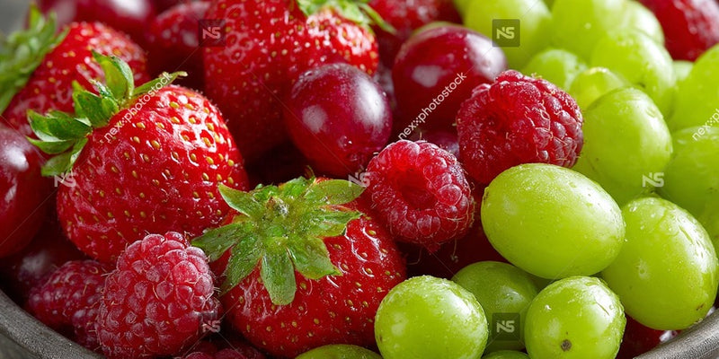 Vibrant Assortment Of Fresh Fruits Including Strawberries Grapes And Melons Presented In A Visually Appealing Manner — Stock Photo