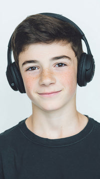 Teenager Wearing Headphones — Stock Photo